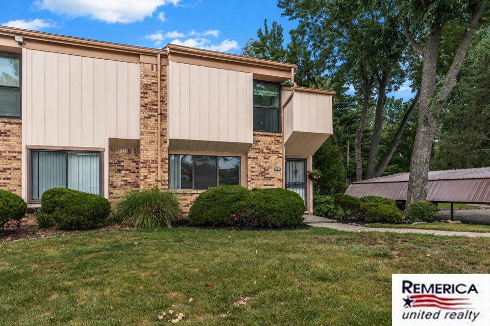 23532 Lahser Road Southfield City, MI 48033