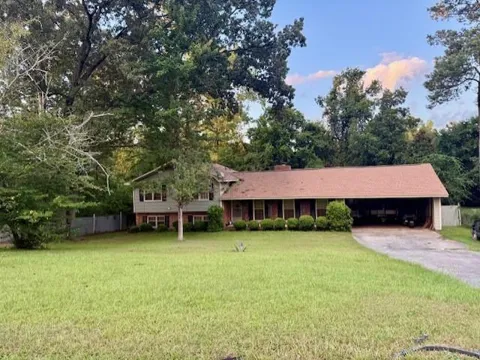 3827 Woodside Drive