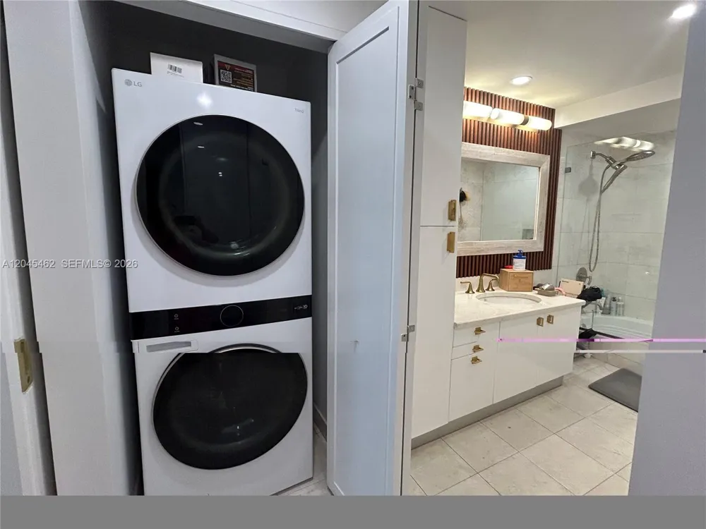 901 Brickell Key Blvd #702 Miami, FL 33131