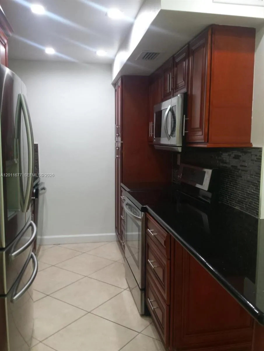 9490 SW 77th Ave #N6 Miami, FL 33156