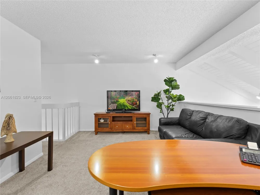 8133 SW 86th Ter Miami, FL 33143