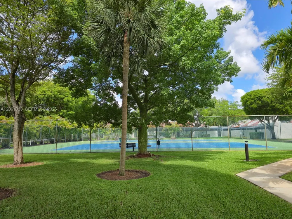 8133 SW 86th Ter Miami, FL 33143