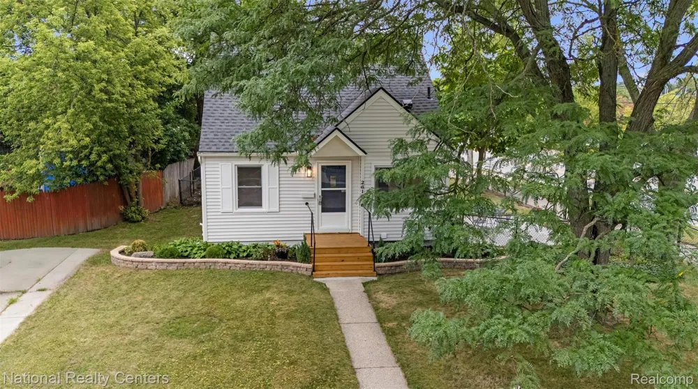 2616 Kenmore Road E Berkley City, MI 48072