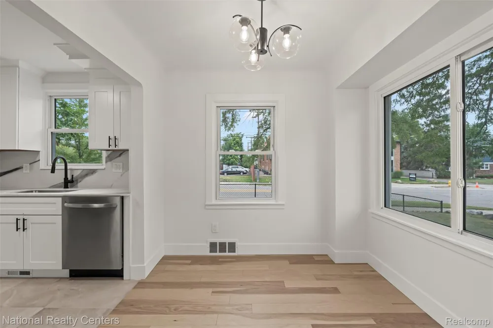 2616 Kenmore Road E Berkley City, MI 48072