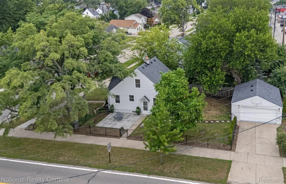 2616 Kenmore Road E Berkley City, MI 48072