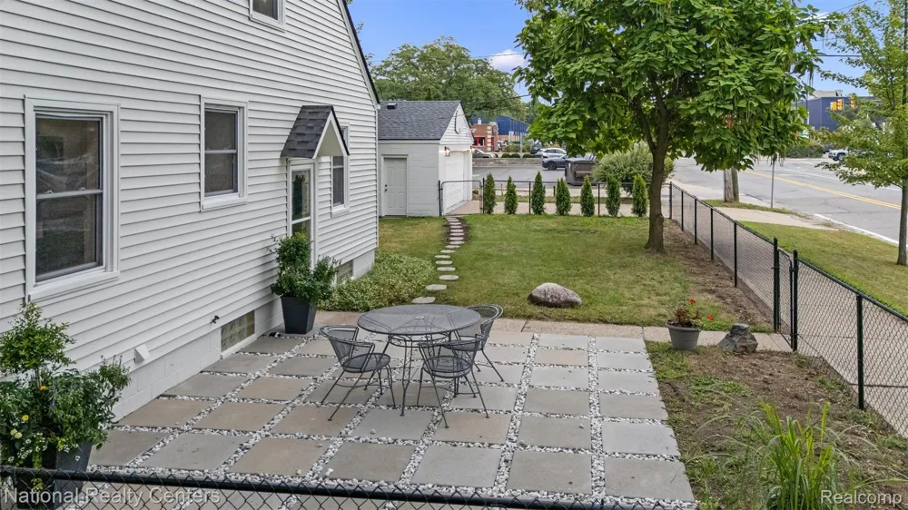 2616 Kenmore Road E Berkley City, MI 48072
