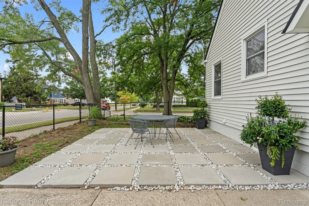 2616 Kenmore Road E Berkley City, MI 48072