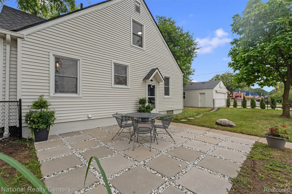 2616 Kenmore Road E Berkley City, MI 48072
