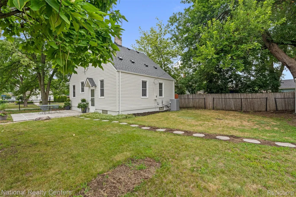 2616 Kenmore Road E Berkley City, MI 48072