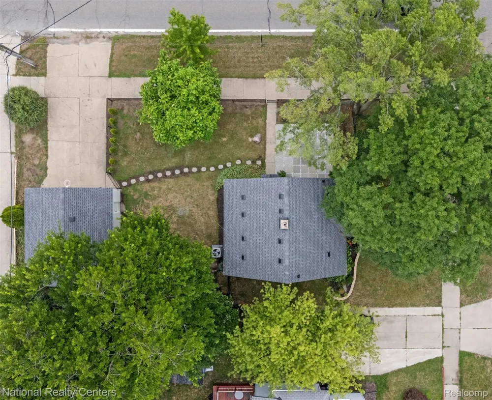 2616 Kenmore Road E Berkley City, MI 48072