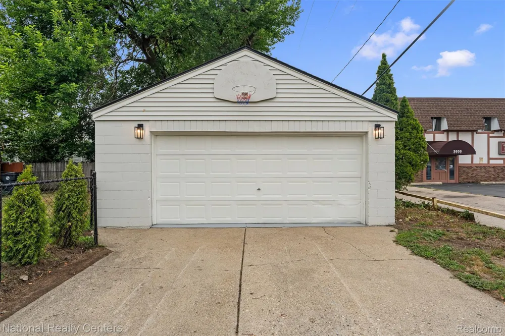 2616 Kenmore Road E Berkley City, MI 48072