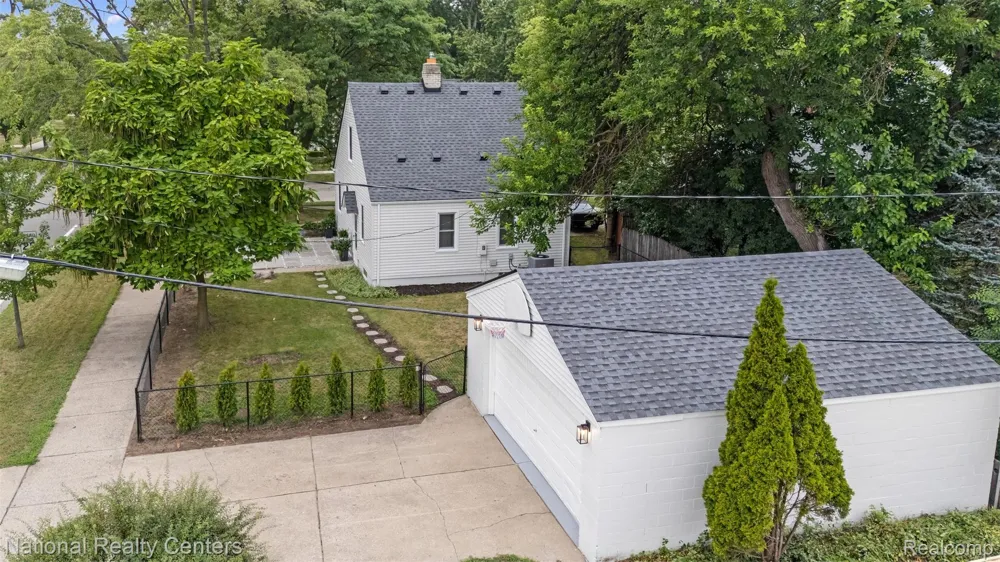 2616 Kenmore Road E Berkley City, MI 48072