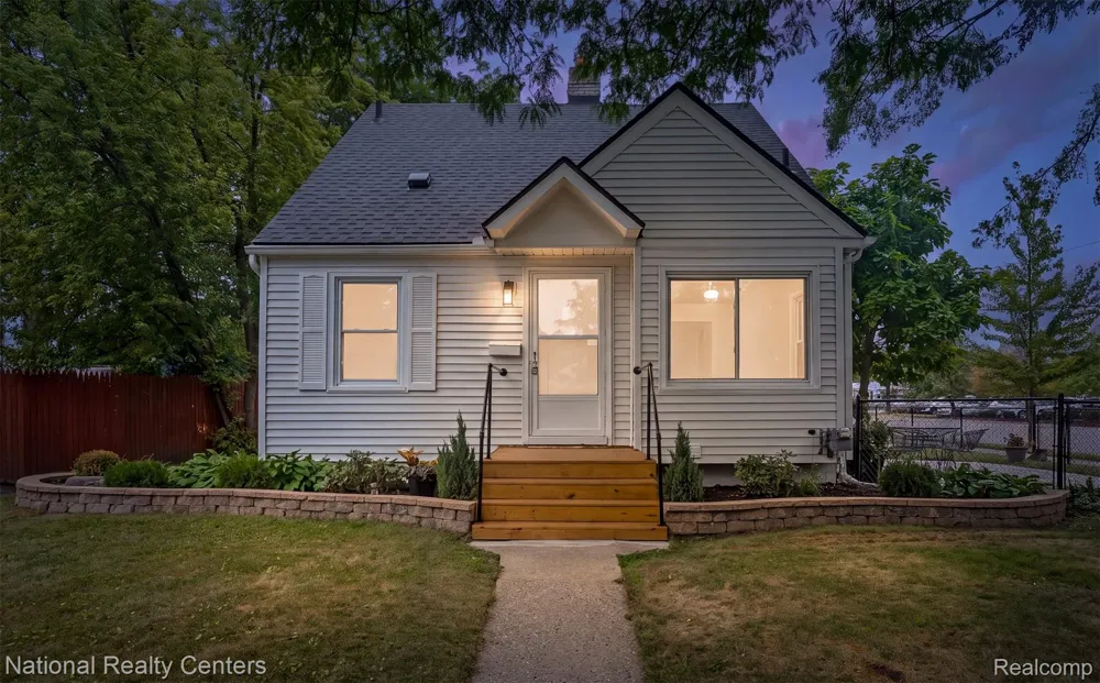 2616 Kenmore Road E Berkley City, MI 48072