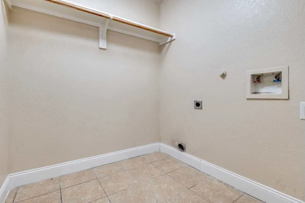 2118 Augusta Street Lancaster, TX 75146