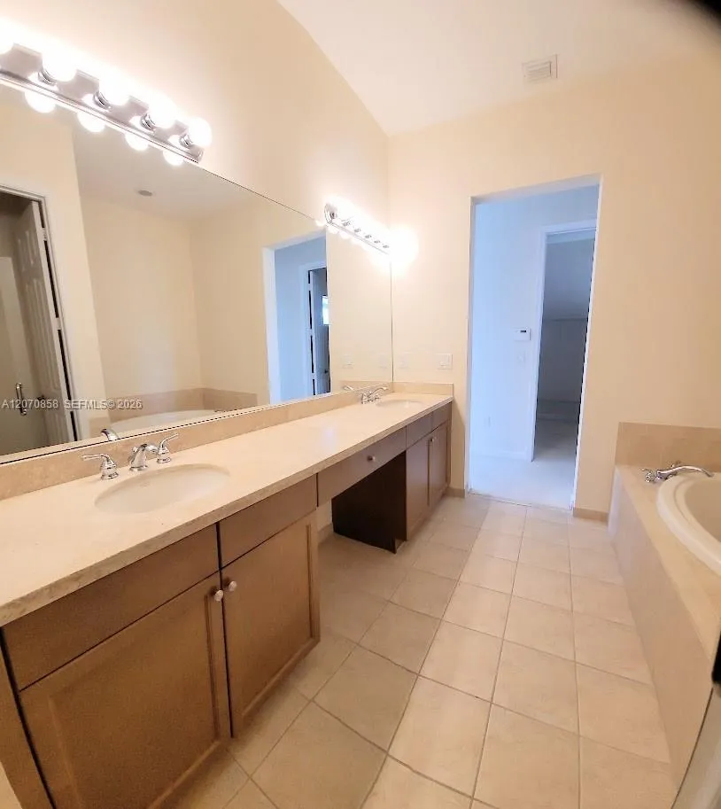 6033 NW 118th Dr #6033 Coral Springs, FL 33076