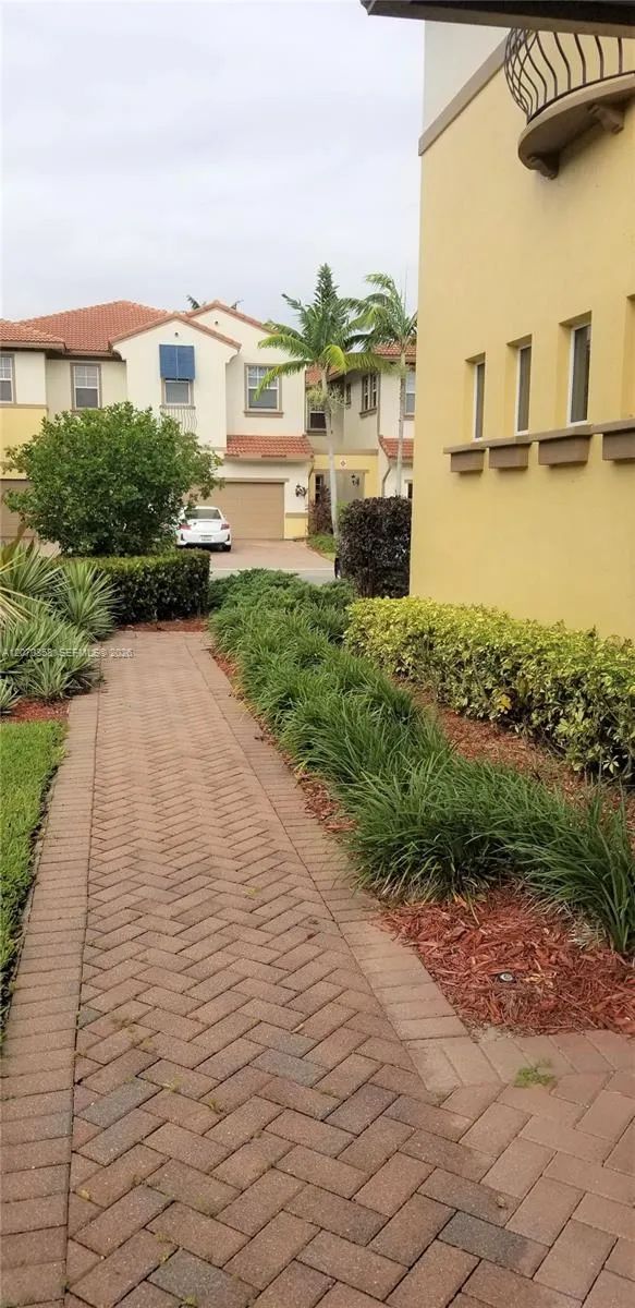 6033 NW 118th Dr #6033 Coral Springs, FL 33076