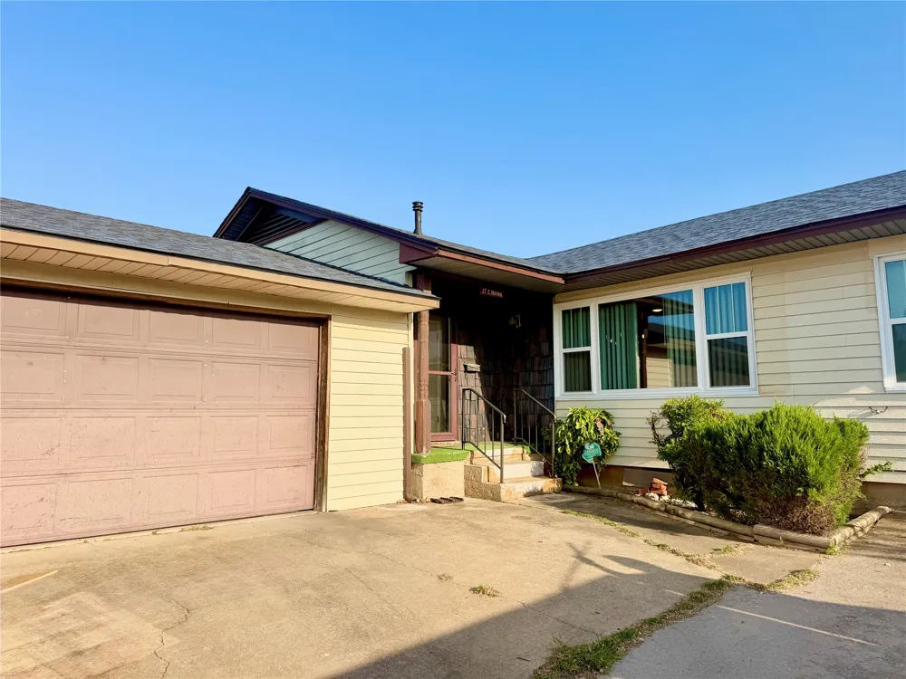 17 E Norma Avenue Sulphur, OK 73086