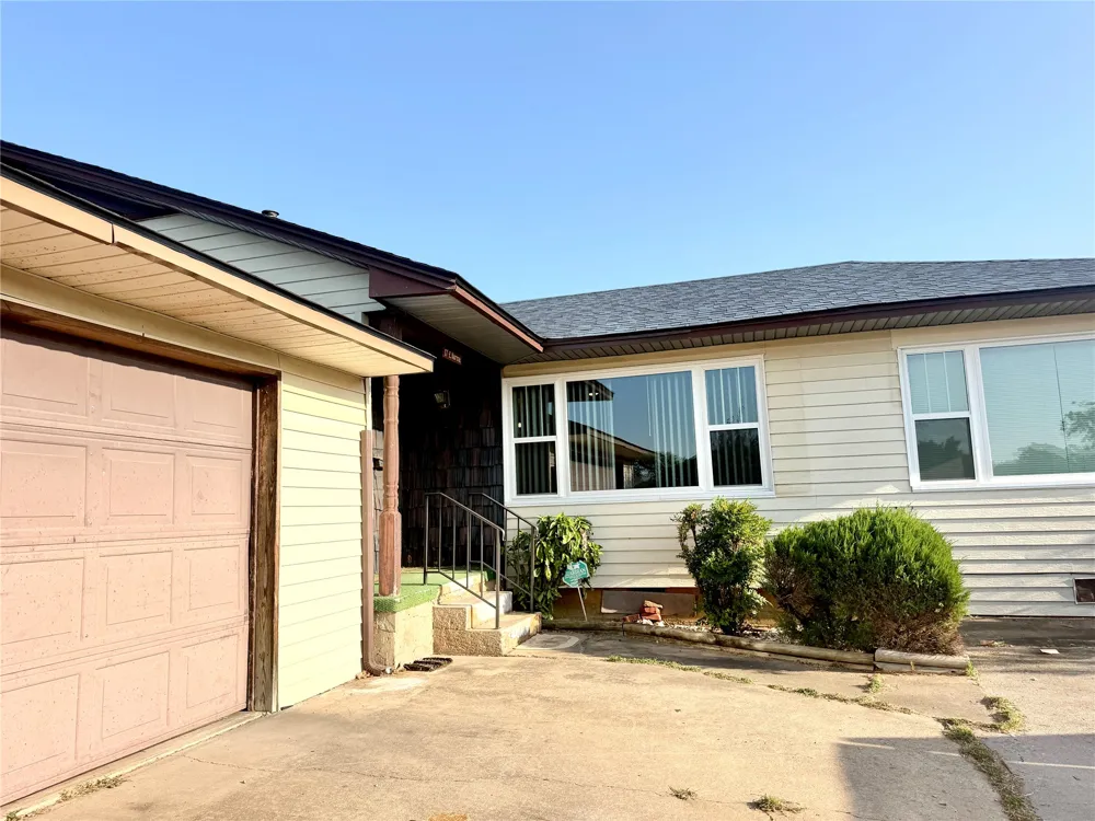 17 E Norma Avenue Sulphur, OK 73086