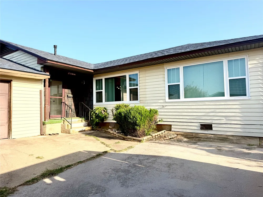 17 E Norma Avenue Sulphur, OK 73086