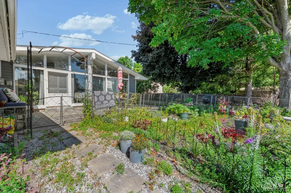 9194 Oakview Drive Swartz Creek City, MI 48473
