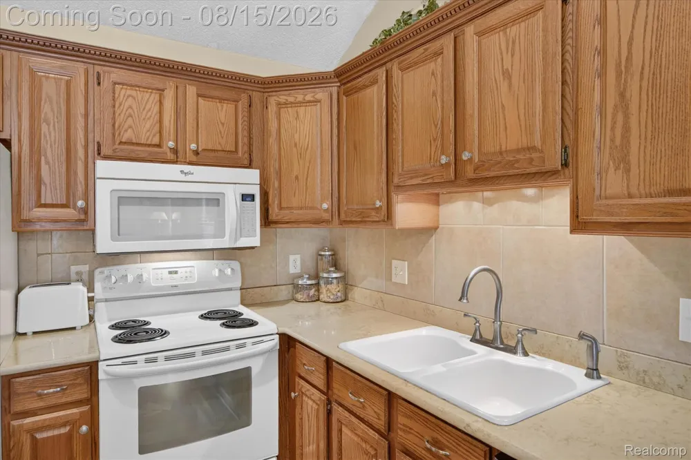 2805 Coral Brighton Township, MI 48114