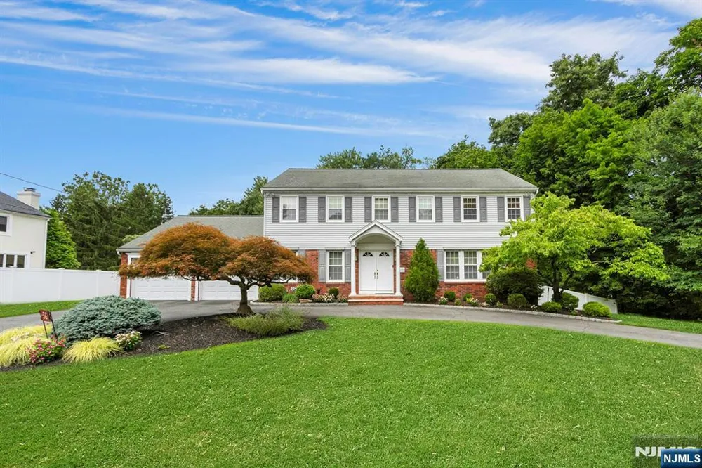 56 O Shaughnessy Lane Closter, NJ 07624