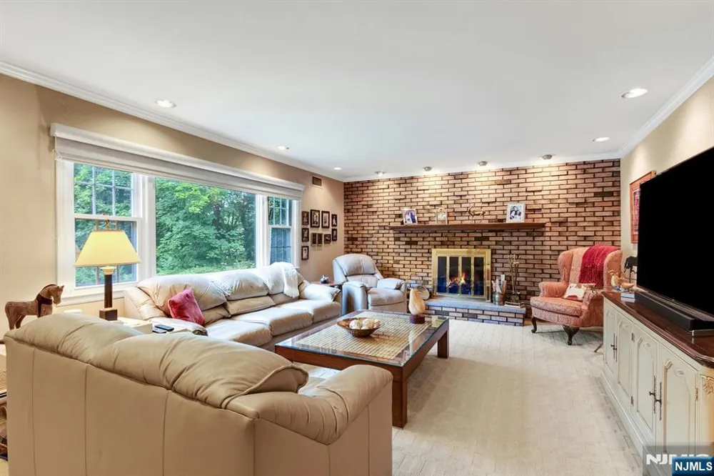56 O Shaughnessy Lane Closter, NJ 07624