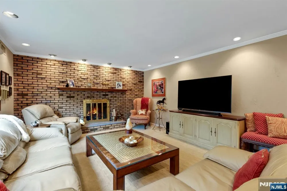 56 O Shaughnessy Lane Closter, NJ 07624