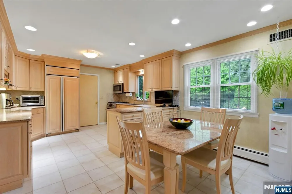 56 O Shaughnessy Lane Closter, NJ 07624