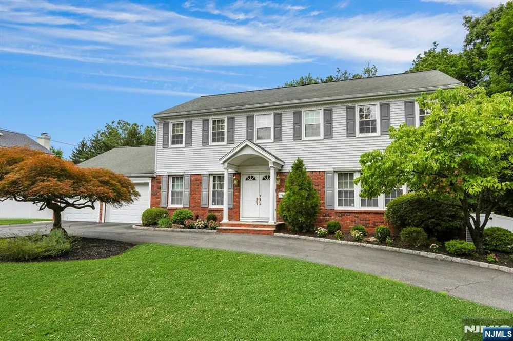 56 O Shaughnessy Lane Closter, NJ 07624
