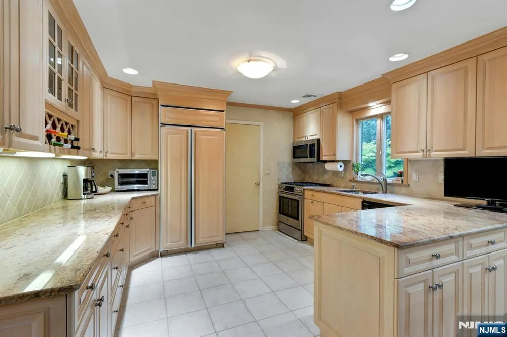 56 O Shaughnessy Lane Closter, NJ 07624