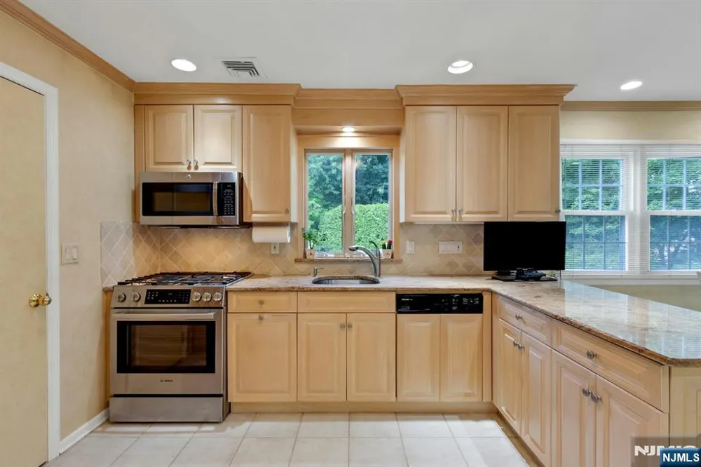 56 O Shaughnessy Lane Closter, NJ 07624