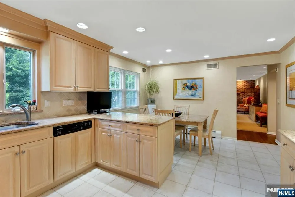 56 O Shaughnessy Lane Closter, NJ 07624