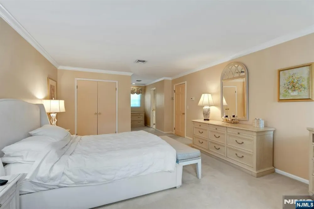 56 O Shaughnessy Lane Closter, NJ 07624