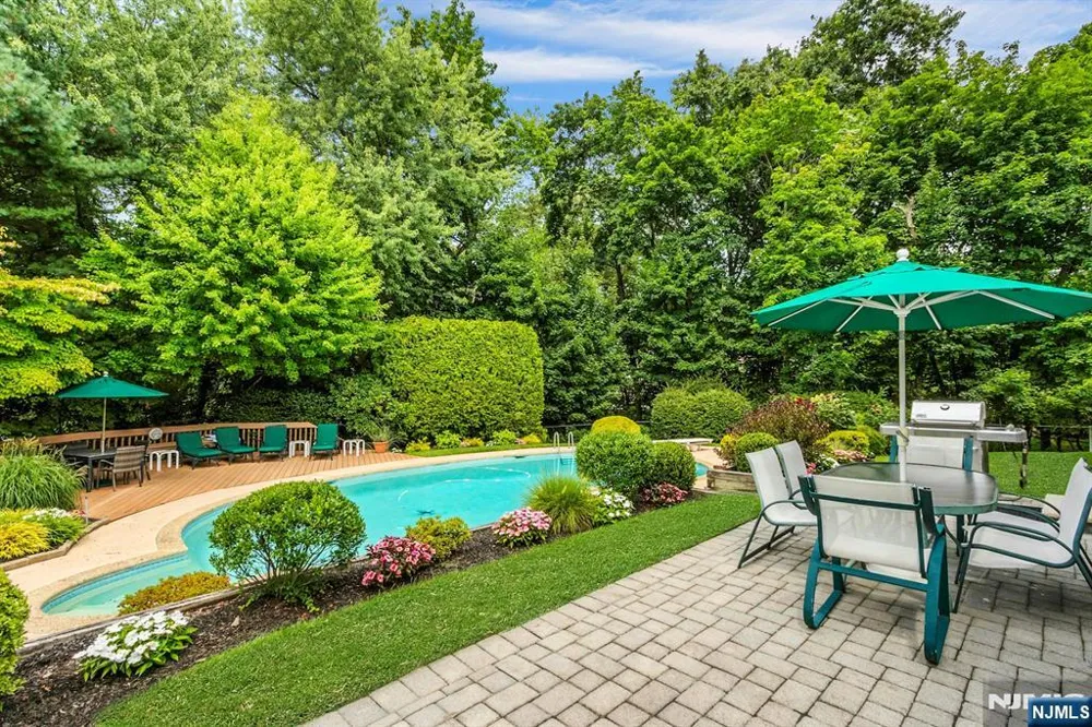56 O Shaughnessy Lane Closter, NJ 07624