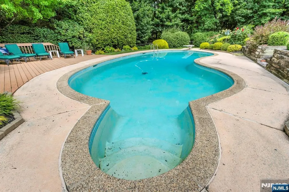 56 O Shaughnessy Lane Closter, NJ 07624