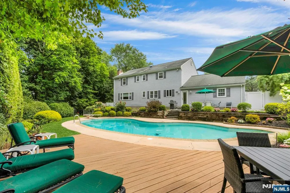 56 O Shaughnessy Lane Closter, NJ 07624