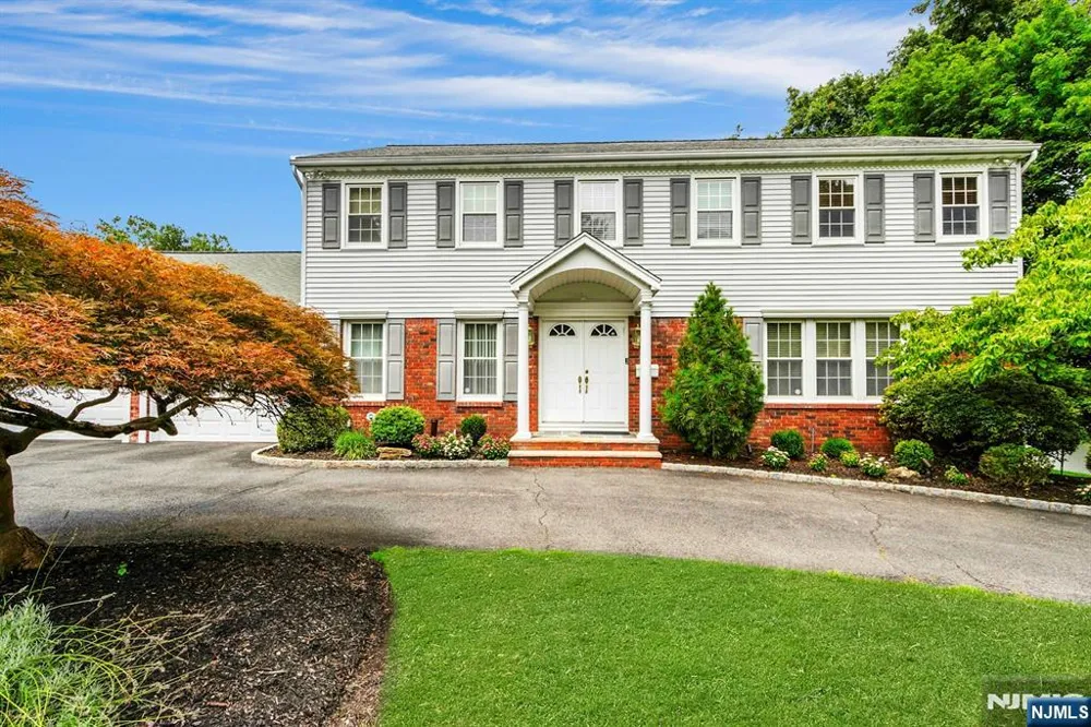 56 O Shaughnessy Lane Closter, NJ 07624