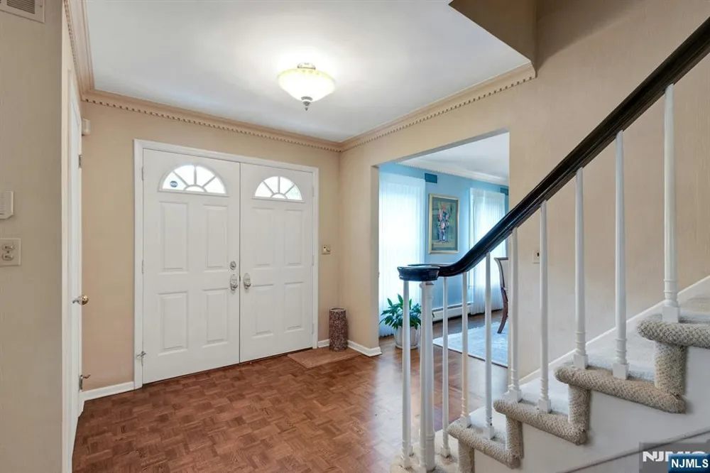 56 O Shaughnessy Lane Closter, NJ 07624