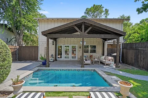 1605 Blake Drive