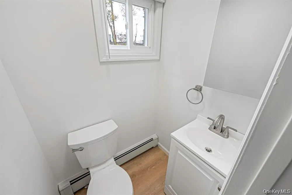 54 Evergreen ##A West Babylon, NY 11704