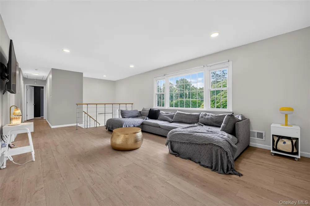 6 Linda Lane Pearl River, NY 10965