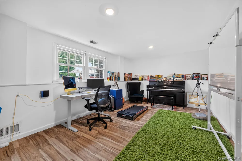 6 Linda Lane Pearl River, NY 10965