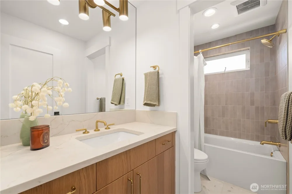 2903 3rd Avenue Seattle, WA 98109