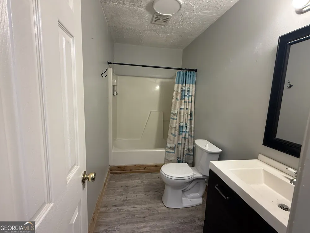 145 London LN Sharpsburg, GA 30277