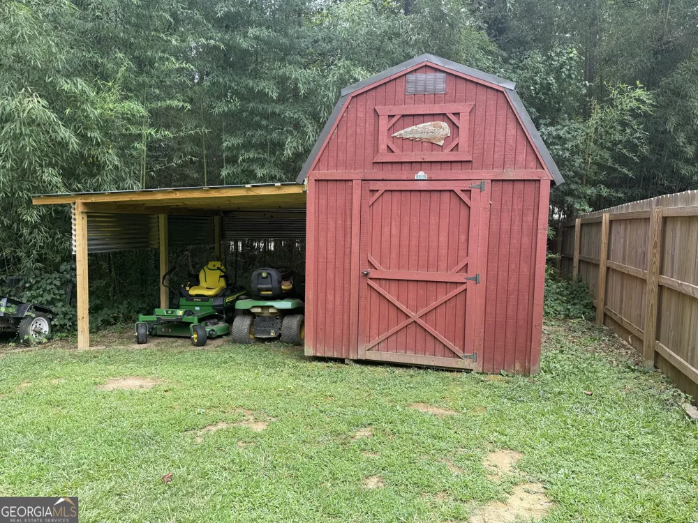 145 London LN Sharpsburg, GA 30277