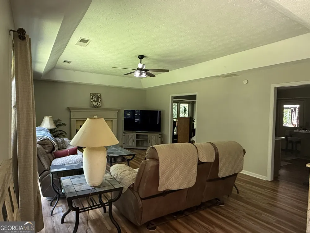 145 London LN Sharpsburg, GA 30277