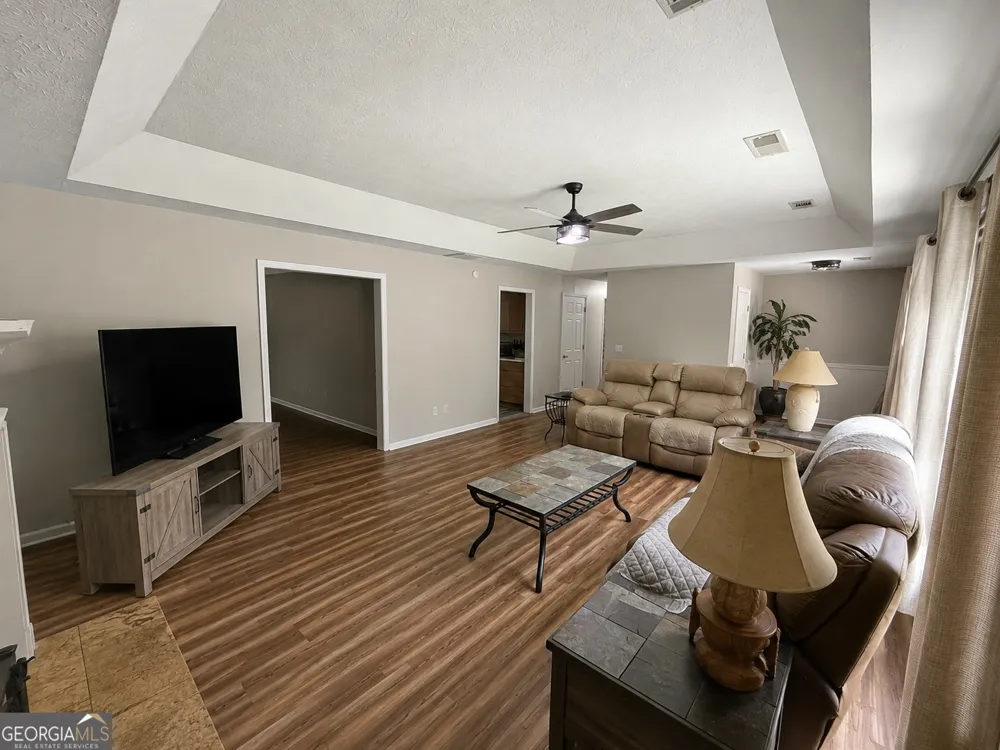145 London LN Sharpsburg, GA 30277