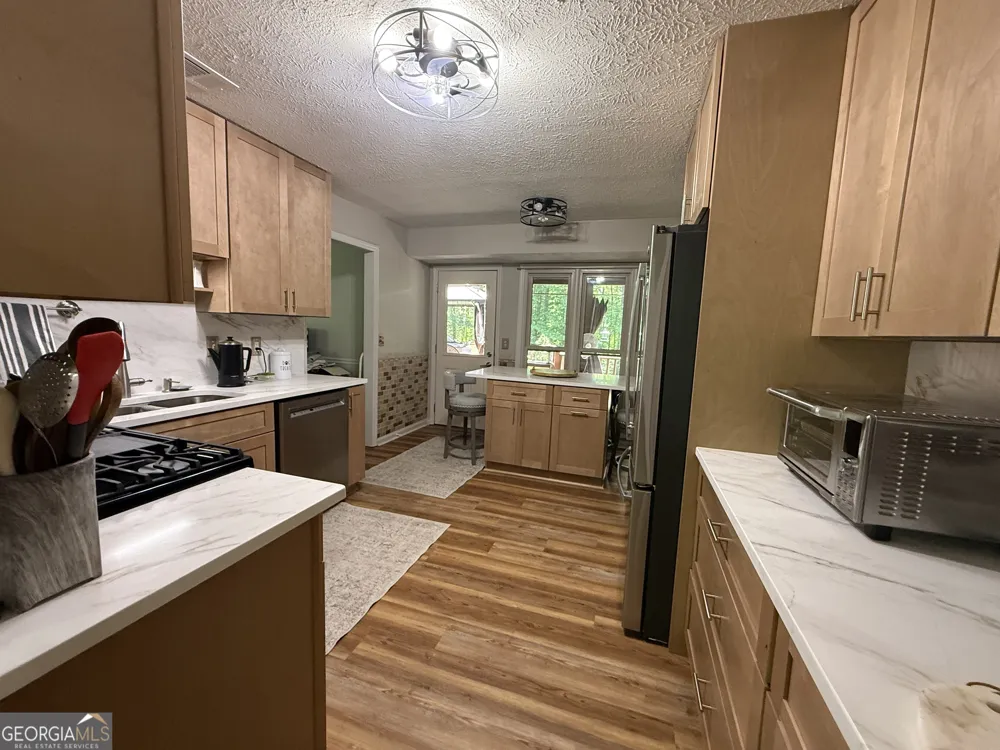145 London LN Sharpsburg, GA 30277