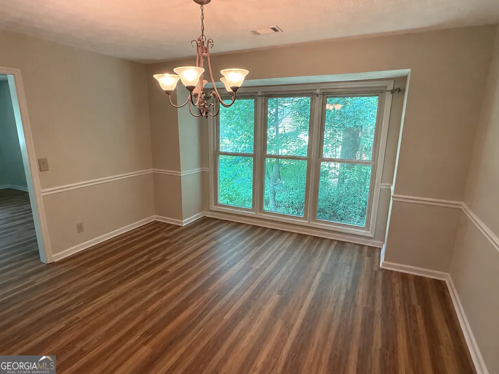 145 London LN Sharpsburg, GA 30277